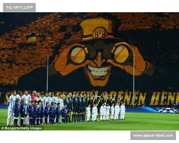 老特拉福德南看台沉寂,曼联球迷目睹球队三轮不胜 老特拉福德南看台沉寂,曼联球迷目睹球队三轮不胜